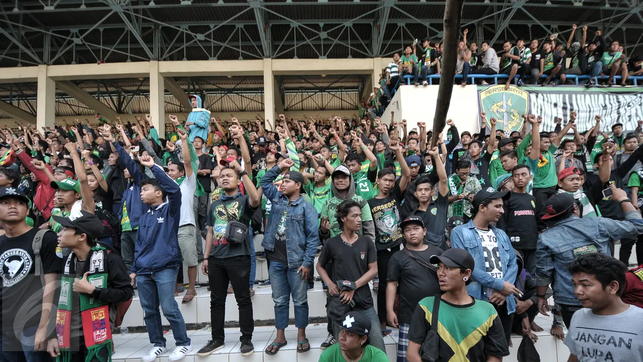 20160802-Tuntut Hak Persebaya, Ribuan Bonek Penuhi Stadion Tugu Jakarta