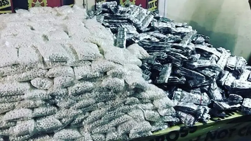 Barang bukti 570.000 butir obat PCC yang diamankan tim Resmob Polda Sulsel (LIputan6.com/ Eka Hakim)