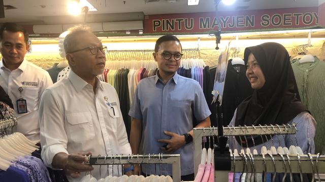 Menteri Perdagangan (Mendag) Zulkifli Hasan (Zulhas) mengunjungi PGC Cililitan, Jakarta Timur,  Selasa, (3/10/2023).