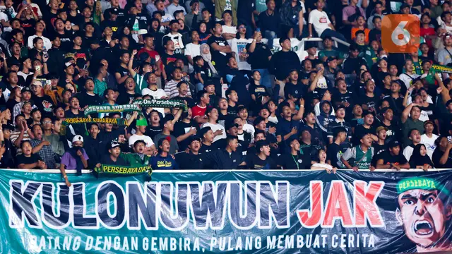 Foto: Momen Cak Tessy Pimpin Bonek Guncang SUGBK, Pemandangan Indah Suporter Liga Indonesia