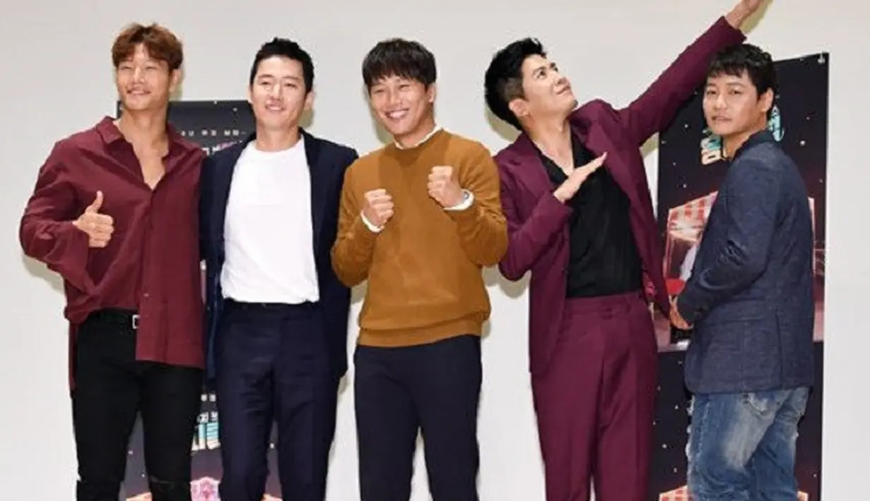 Seorang sahabat memang selalu hadir saat kita sedang sedih maupun senang. Beberapa artis Korea yang menjalin persahabatan yang erat sehingga banyak pihak yang menjuluki mereka sebagai bromance. Siapa saja mereka? (Foto: soompi.com)