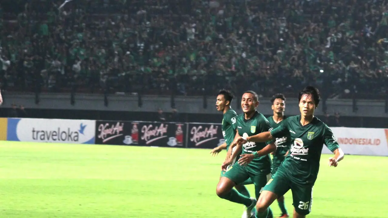 Penyerang Persebaya Surabaya, Rishadi Fauzi.
