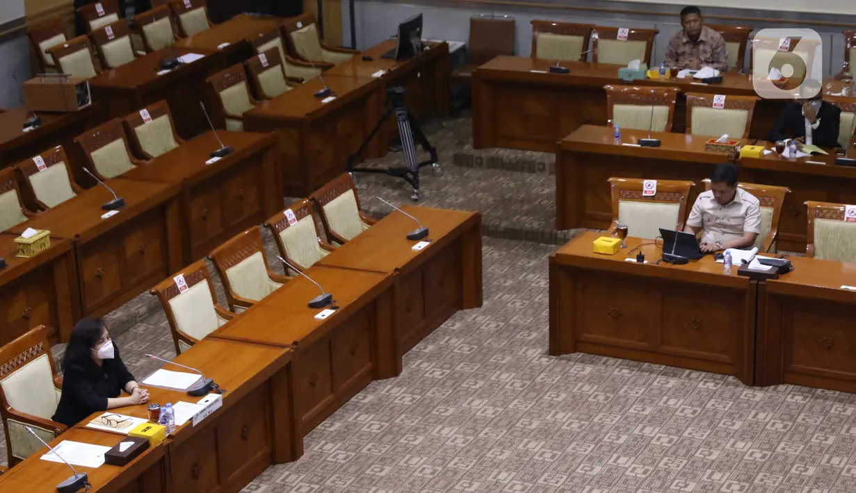 DPR RI dalam uji kelayakan di kompleks Parlemen, Jakarta, Rabu (27/1/2021).  Setiap Calon Hakim Ad Hoc akan mendapat kesempatan untuk melakukan fit and proper test selama 60 menit. (Liputan6.com/Angga Yuniar)