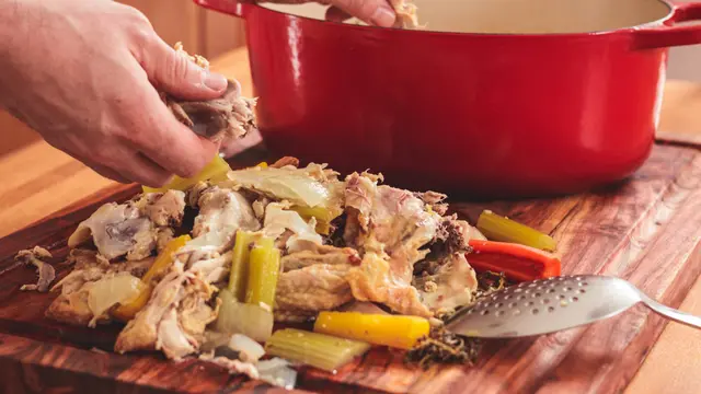 Memasak makanan sisa