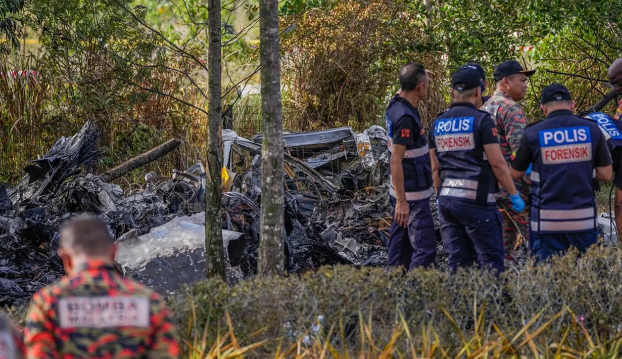 Menteri Transportasi Anthony Loke mengatakan penyelidikan sedang berlangsung terkait penyebab kecelakaan pesawat. (AP Photo/Vincent Thian)