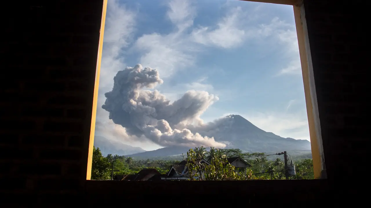 Jangan Panik, Lakukan 7 Hal Ini Saat Terjadi Hujan Abu Erupsi Gunung Merapi