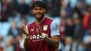 Selebrasi bek Aston Villa, Tyrone Mings setelah laga Liga Inggris 2022/2023 menghadapi Newcastle United di Villa Park, Birmingham (15/4/2023). Tyrone Mings dilepas ke Aston Villa pada awal musim 2019/2020 setelah membela Bournemouth sejak awal musim 2015/2016. Aston Villa harus menggelontorkan mahar senilai 22,3 juta euro atau kini setara Rp366 miliar. (AFP/Geoff Caddick)