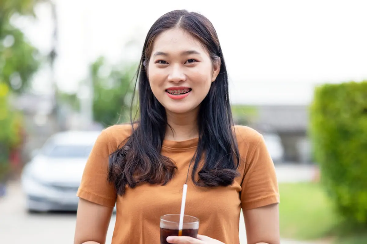 bahagia tertawa santai