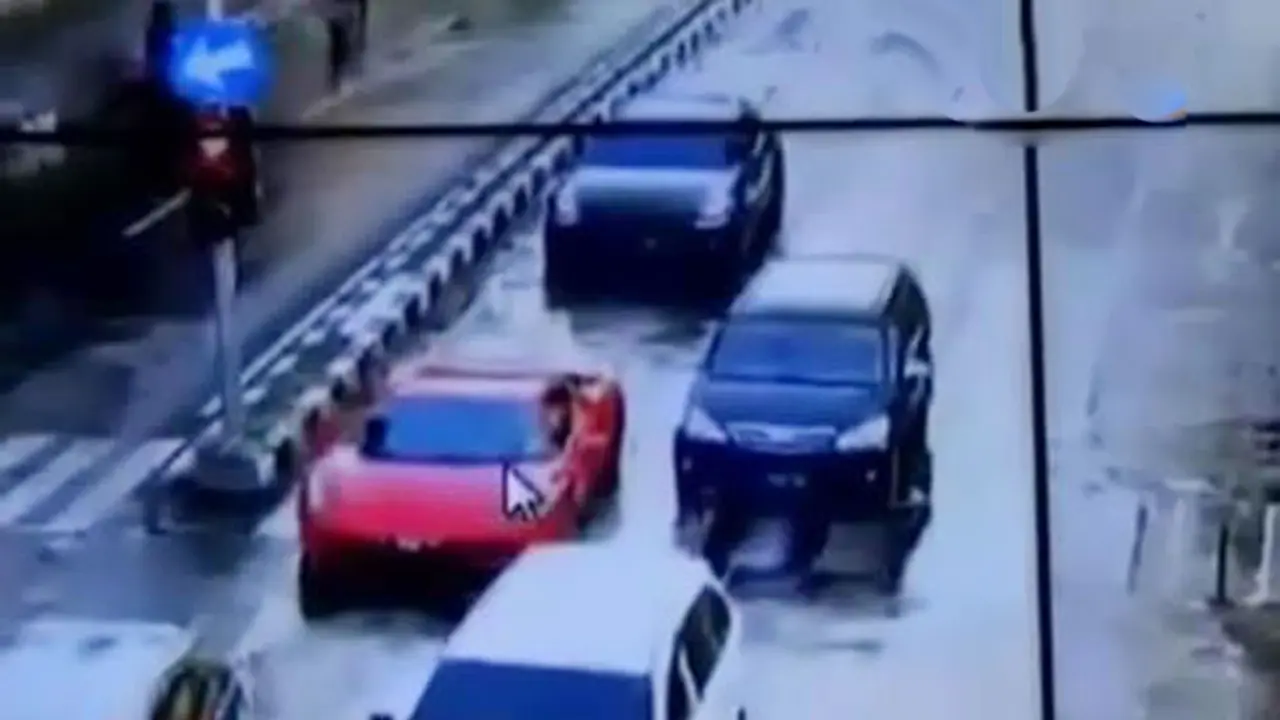 VIDEO: Ferrari Terduga Kebut-kebutan VS Lamborghini Terekam CCTV