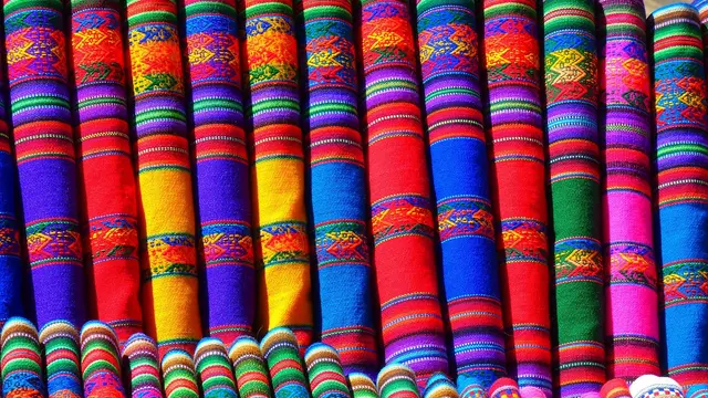 Tekstil Warna-Warni