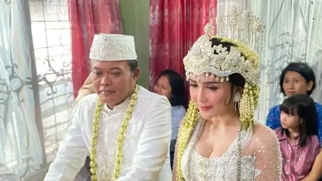 Pakai Busana Penganting, Ini 6 Potret Sule dan Ucie Sucita yang Jadi Sorotan