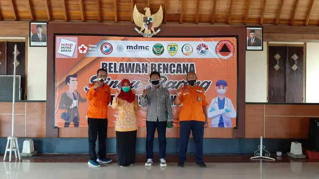 Puluhan relawan Banyumas dan Cilacap mengikuti sinau bareng pelaporan jurnalistik dan penanganan medis untuk korban bencana di Sumpiuh, Banyumas, Jawa Tengah. (Foto: Liputan6.com/Dok. Relawan Banyumas)