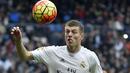 Pemain Real Madrid, Toni Kroos mencetak satu gol saat Real Madrid menang atas Athletic Club Bilbao pada Laga Lanjutan pekan ke-24 La Liga Spanyol di Stadion Santiago Bernabeu,  Madrid. (AFP / Gerard Julien)