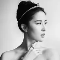 Berkat aktingnya yang luar biasa, Liu Yifei memenangkan penghargaan Best Actress, 5Th Macau International Movie Festival pada tahun 2013. (Liputan6.com/IG/yifei_cc