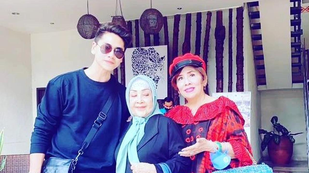 Potret Kebersamaan Ibunda Venna Melinda dan Ferry Irawan, Besan yang Kompak