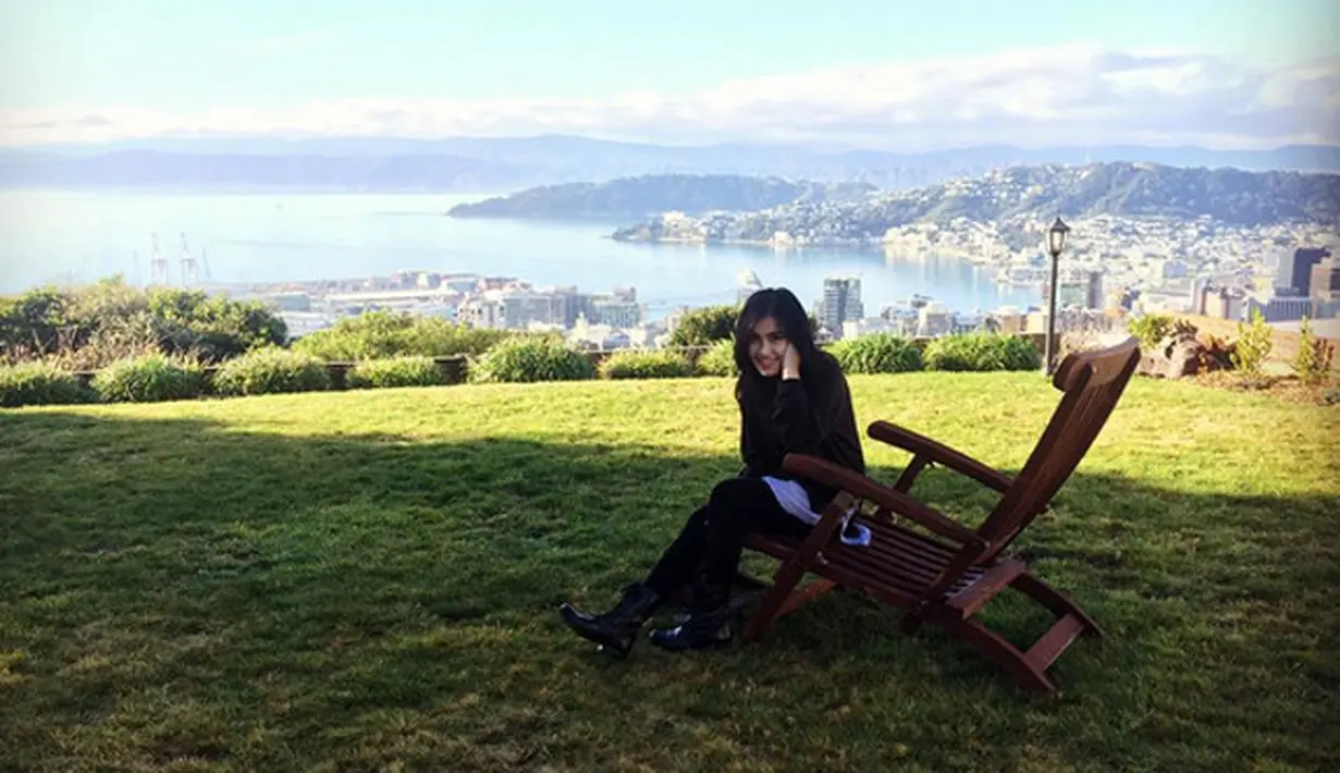 Beberapa kali Ayu Ting Ting mengungkapkan rasa terima kasih selama mengisi liburan di Selandia Baru. Beberapa tampat indah dikunjungi oleh janda satu anak tersebut. Ayu juga bertemu dengan Duta Besar Indonesia disana. (Instagram/ayutingting92)