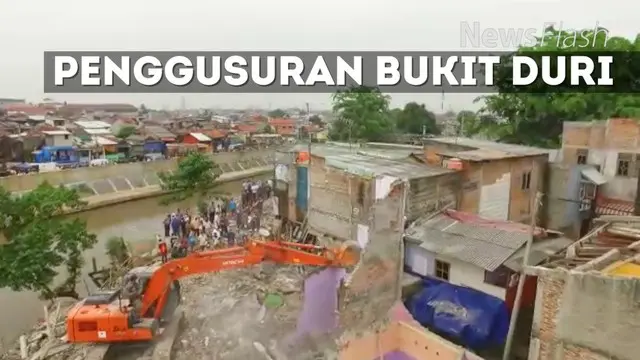 Dentuman belalai eskavator di permukiman Bukit Duri, Tebet, Jakarta Selatan, mengubah situasi menjadi tegang. Pekerjaan proyek normalisasi Sungai Ciliwung itu satu persatu meratakan bangunan dengan tanah.