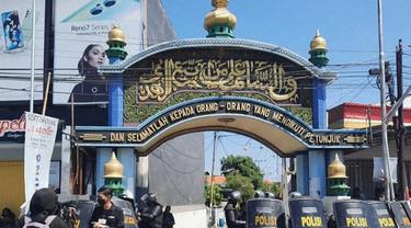 Polisi kepung Ponpes Shiddiqiyyah Jombang (Liputan6.com)