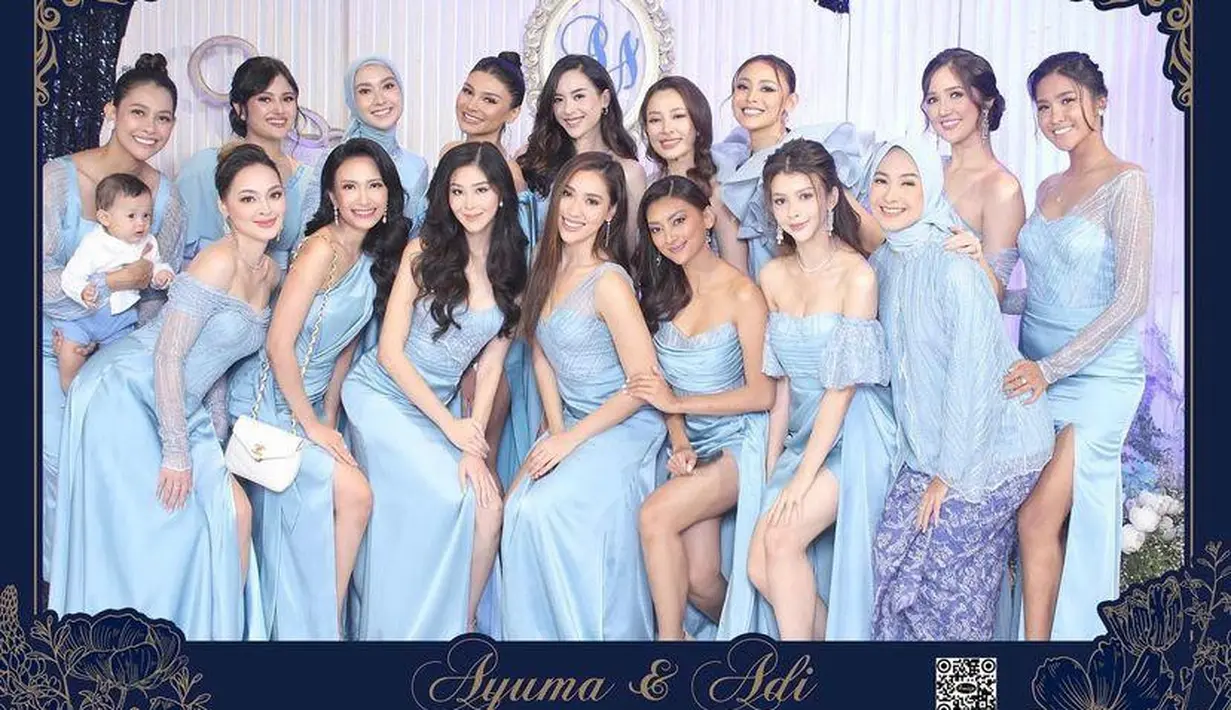 Mereka tampil kompak mengenakan dress nuansa warna biru muda. @jessicafitriana.