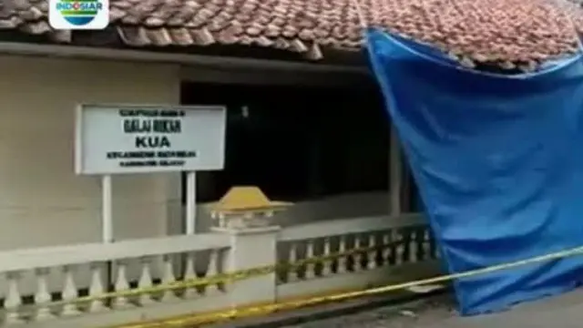 Sejak ledakan yang terjadi pada Rabu (5/7), KUA Cilacap masih dijaga ketat oleh personel kepolisian.