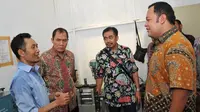 Wakil Ketua Komisi VI DPR RI Mohamad Hekal memuji hasilkerajinan tangan perak dan mutiara asal dari Mataram yang sangat luar biasa.