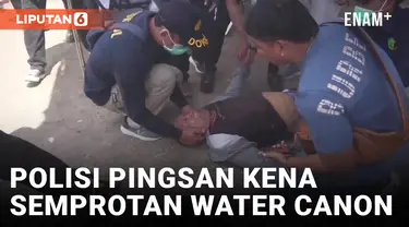 Walah! Polisi Pingsan Disemprot Water Canon