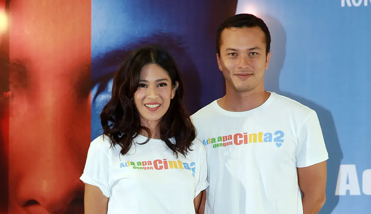 "Nggak (sulit), justru sangat menyenangkan prosesnya. Saya nggak pernah menganggap suatu pekerjaan itu kesulitan sih, tapi memang banyak yang perlu dikerjakan," ujar Nicholas. (Deki Prayoga/Bintang.com)