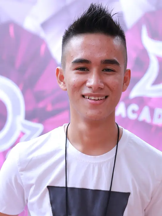 Dalam penampilannya, Ilham beberapa kali mendapatkan kritikan pedas dari para dewan juri. Salah satunya adalah Saiful Jamil. (Galih W. Satria/Bintang.com)