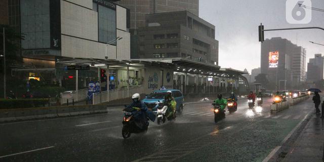 Prediksi Cuaca BMKG Hari Ini: Jakarta Pagi Cerah Berawan, Malam Hujan Ringan