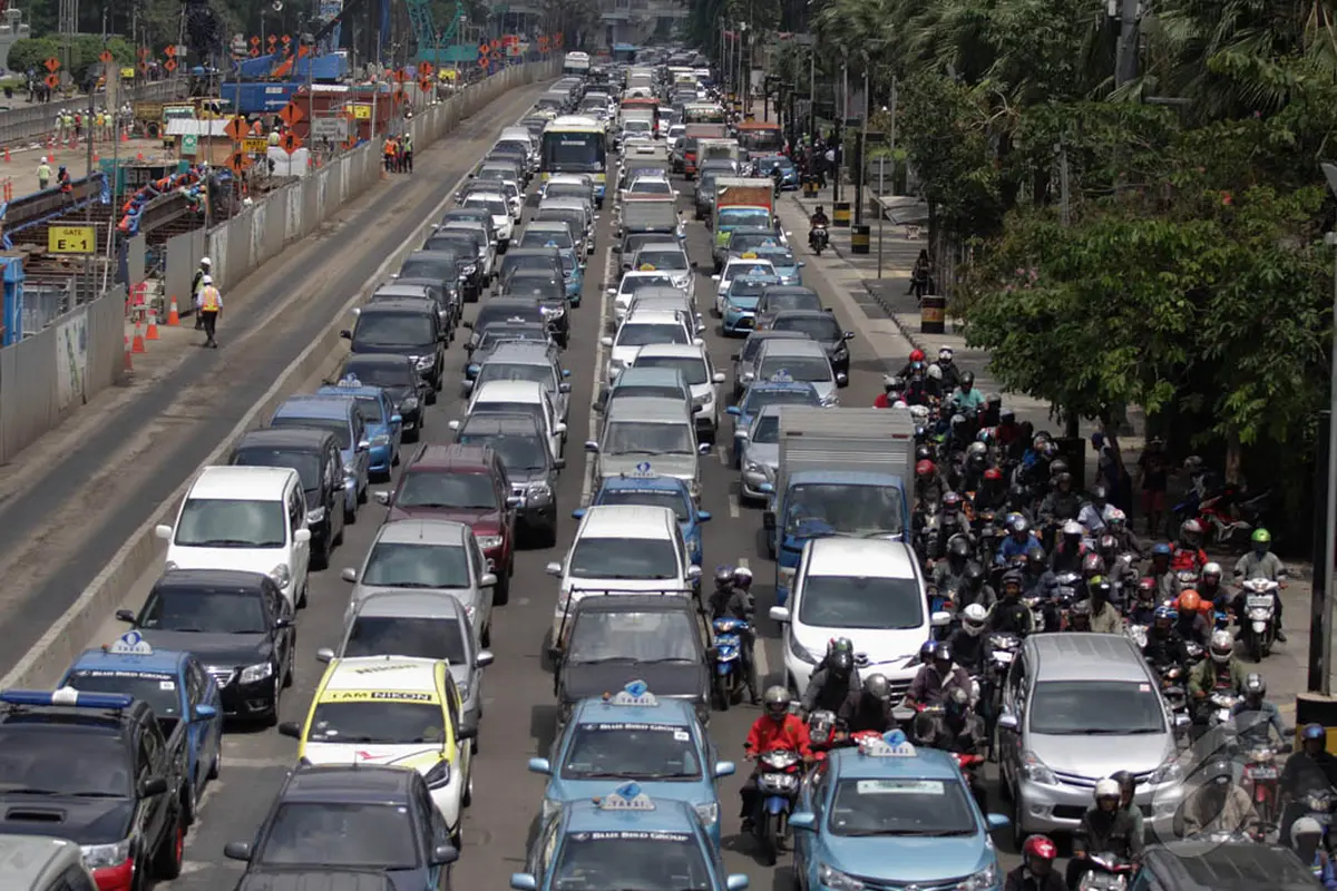 Kemacetan Parah Imbas Demo Buruh di HI
