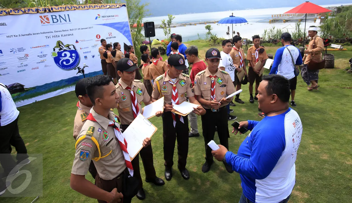 Sejumlah siswa saat mengikuti pelatihan jurnalistik dalam rangka HUT ke-3 Jojoners, Bali, Jumat (27/1). Tema  HUT ke-3 Jojoners 'Tri Hita Karana' yang  bermakna hubungan antar manusia, alam dan Tuhan. (Liputan6.com/Angga Yuniar)
