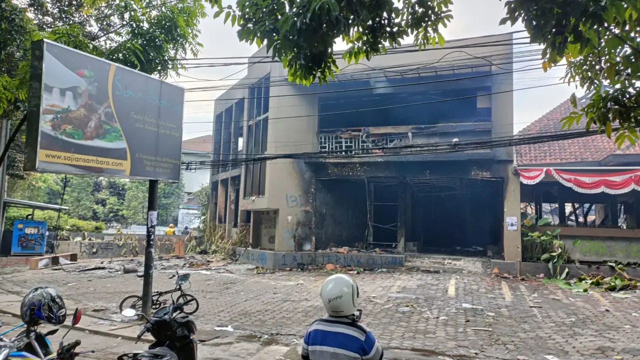 Kondisi gedung DPRD Jabar usai menjadi sasaran demonstran