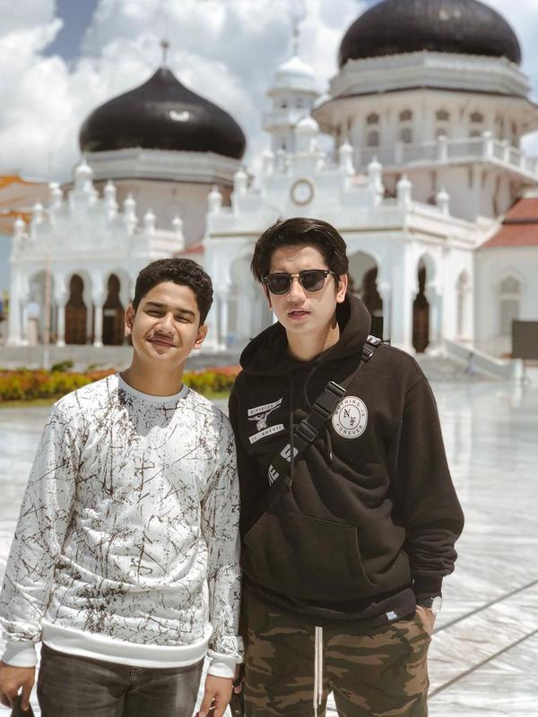Kekompakan kakak beradik, Syakir Daulay dan Zikri Daulay. (Sumber: Instagram/@zikridaulay1)