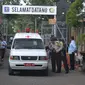 Mobil ambulan mengevakuasi jenasah korban di dalam Lapas Lowokwaru Malang