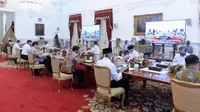 Suasana rapat terbatas Presiden Jokowi, Wapres Ma'ruf Amin dan menteri Kabinet Indonesia Maju di Istana Merdeka Jakarta, Senin 3 Agustus 2020. (dok Biro Pers Sekretariat Presiden)