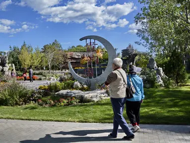 Orang-orang mengunjungi Beijing Garden Expo Park di Distrik Yanqing, Beijing, China, 17 September 2020. (Xinhua/Li Xin)