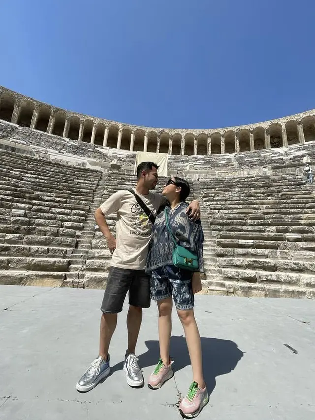 Nagita Slavina Pamerkan Baby Bump dengan Mengenakan Pakaian Brand Lokal/dok. Instagram @raffinagita1717