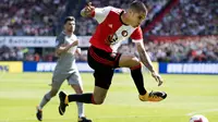 Kevin Diks ketika tampil bersama Feyenoord menghadapi FC Twente pada 13 Agustus 2017. (Olaf KRAAK / ANP / AFP)