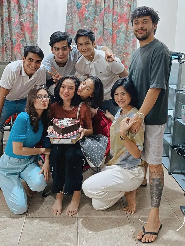 6 Momen Ulang Tahun Asha Assuncao ke-17 Tahun, Dapat Kejutan di Lokasi Syuting
