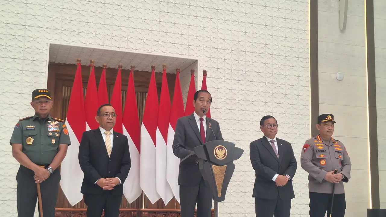 Presiden Joko Widodo atau Jokowi melakukan kunjungan kenegaraan ke Abu Dhabi, Uni Emirate Arab (UEA), Selasa (16/7/2024). Jokowi akan bertemu dengan Presiden UEA, Mohammed bin Zayed Al Nahyan atau MBZ.
