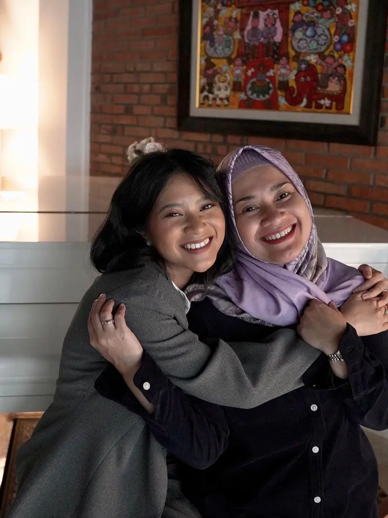 6 Momen Ikke Nurjanah Temani Siti Adira Kania Sidang Skripsi, Penuh Kebahagiaan