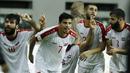 Para pemain Suriah U-23 merayakan gol yang dicetak oleh Mouhamad Anes ke gawang Indonesia pada laga persahabatan di Stadion Wibawa Mukti, Cikarang, Sabtu (18/11/2017). Indonesia kalah 0-1 dari Suriah U-23. (Bola.com/ M Iqbal Ichsan)