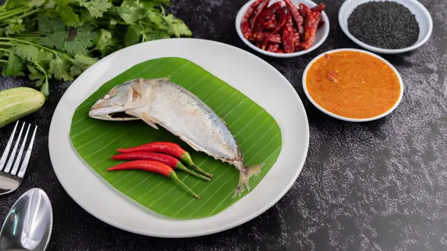 Ikan Kembung Kukus Kemangi [Dok/freepik.com/jcomp]