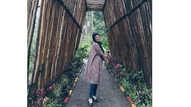 Jarang Tersorot, Ini 7 Potret Terbaru Natly Eks 7 Icons yang Kini Berhijab
