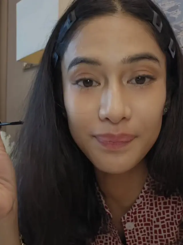 Touch Up Makeup ala Dian Sastrowardoyo dengan Hasil Minimalis. [@therealdisastr]