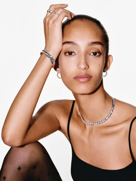 Disutradarai oleh Gordon Von Steiner, COCO CRUSH, Hide and Seek menampilkan para pemeran luar biasa termasuk Mona Tougaard, Lulu Tenney, Mathilda Gvarliani, Akon Changkou,  dan Qun Ye, yang masing-masing mewujudkan keanggunan dan emosi yang menjadi inti dari CHANEL. [Dok. CHANEL]