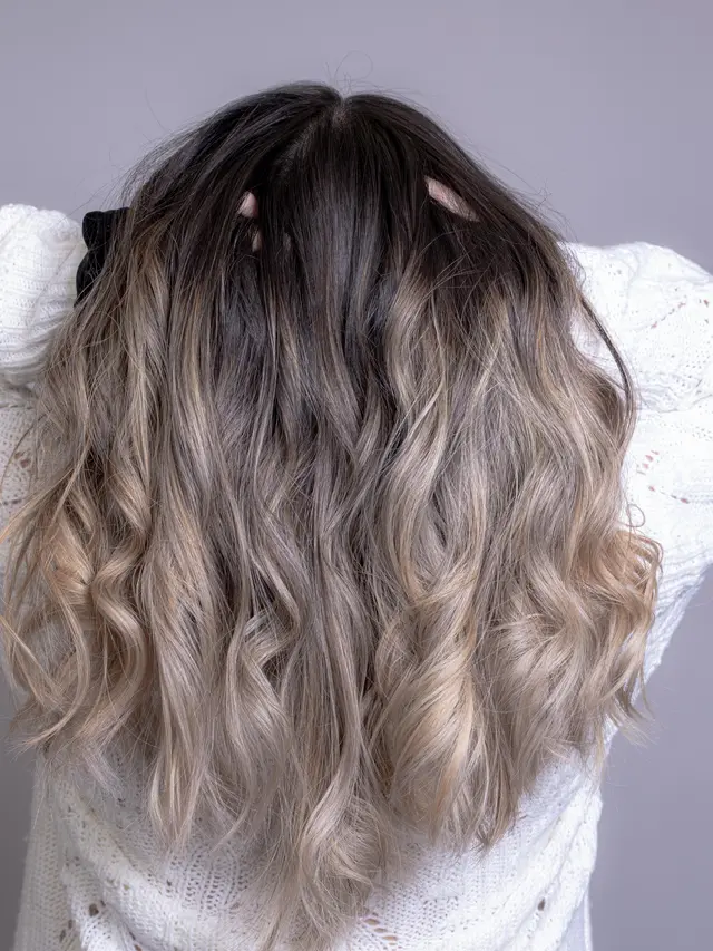 Ilustrasi ombre hair ash gray