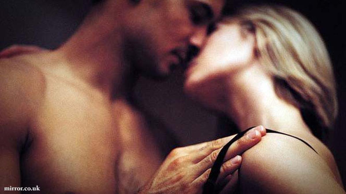 Tempat Umum yang Sering Dipakai untuk Seks Kilat dan Posenya - Health  Liputan6.com