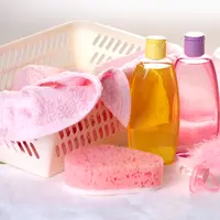 ilustrasi manfaat baby oil/Zoia Kostina/shutterstock