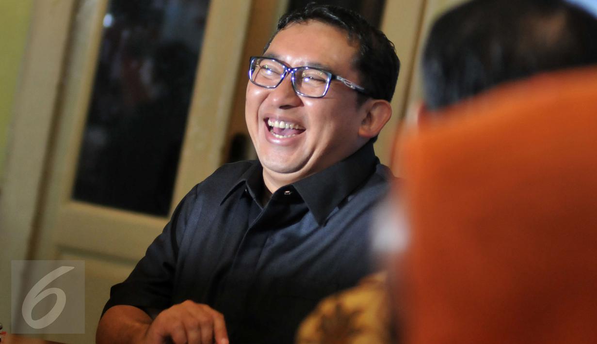  Wakil Ketua DPR RI Fadli Zon saat menjadi pembicara dalam diskusi di Jakarta, Sabtu (5/4). Diskusi yang bertajuk Menteri Ribut Bikin Ribet itu membahas kegaduhan menteri yang menjadi perbincangan hangat di publik.(Liputan6.com/Johan Tallo)